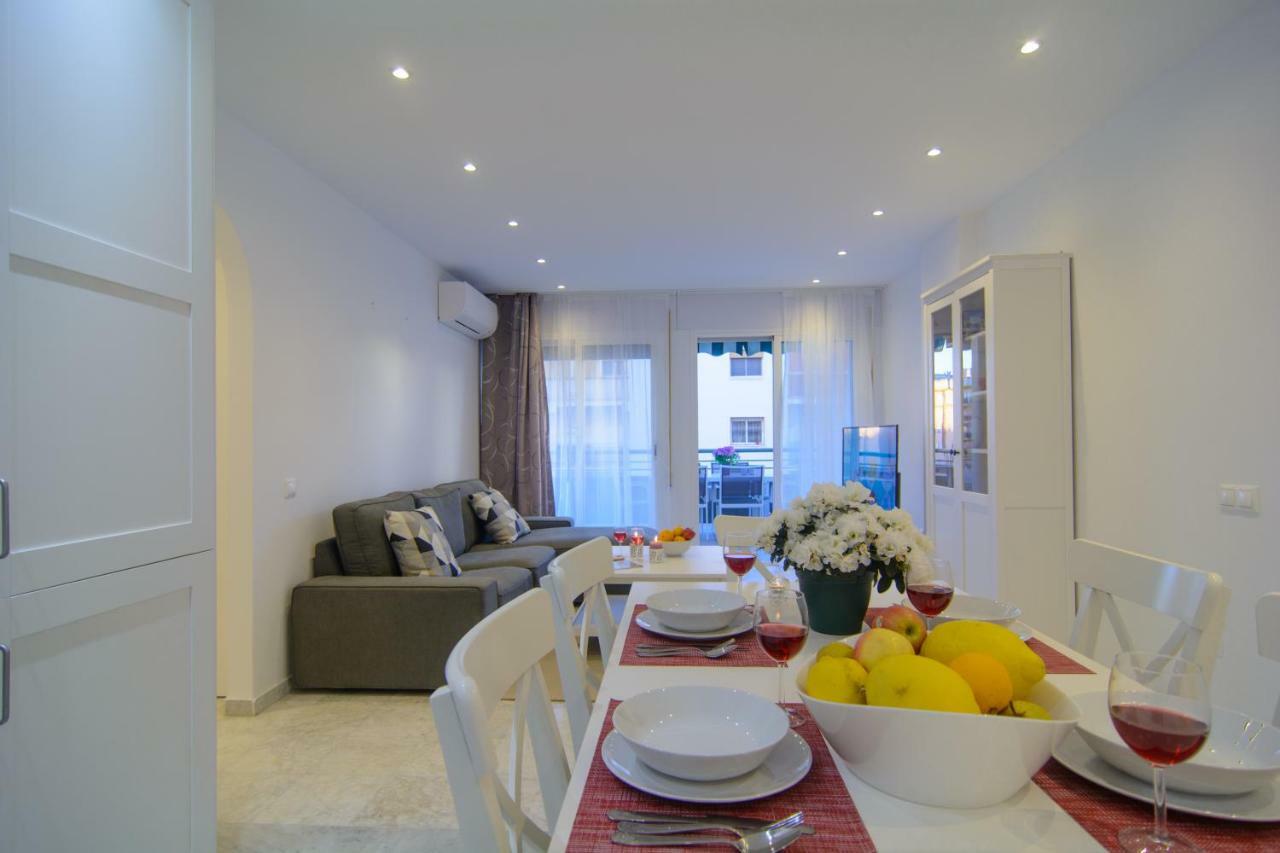River Playa Beachfront Apartment, Large Terrace フエンヒロラ エクステリア 写真